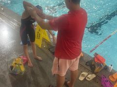 -梦翔龙湖滟澜山游泳俱乐部