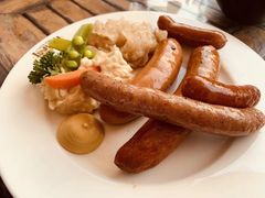 德国香肠拼盘配土豆泥和酸椰菜-LENBACH兰巴赫西餐啤酒坊(大连东港店)