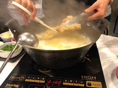 -鲜入围煮花胶鸡海鲜火锅