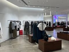 -URBAN REVIVO(上海中庚漫游城店)