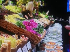 -雍容荟帝王蟹活龙虾展台自助(IFS黑金店)