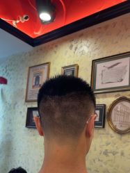 -东方先生国潮男士理发馆