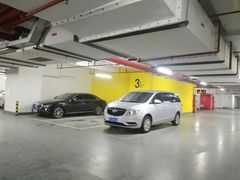 -丽丰购物中心·停车场