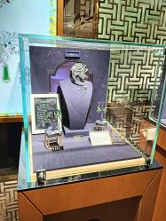 -北京七彩云南翡翠珠宝旗舰店(月坛店)