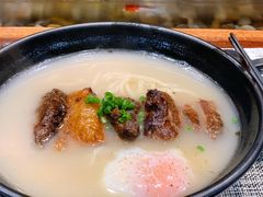 招牌牛三宝面配温泉蛋-难得一面