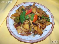 地三鲜-东北哈尔滨酱骨头馆房掌柜铁锅炖