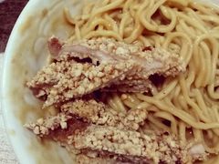 -松树干拌面店