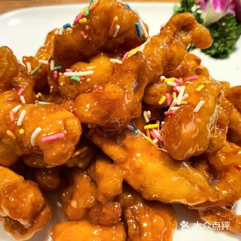 乌鲁木齐有很多美味实惠的餐馆，食客众多，新疆风味、川