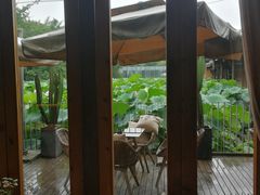 靠窗位-莫催咖啡