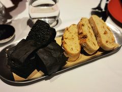 餐前面包-非常时髦餐厅VUE Restaurant(外滩茂悦大酒店)