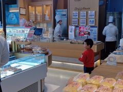 面包甜点陈列柜-西村叔叔的店·面包·甜品·蛋糕(清河万象汇店)