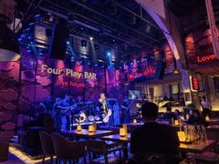 -FOUR PLAY BAR