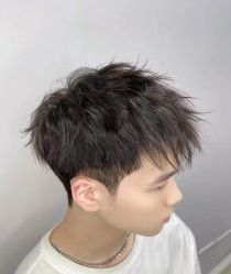 -一家只做男发烫染的店