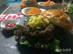 -HIGH FIVE哈福手工汉堡(桂林路店)