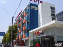 -莫泰酒店(上海市北工业园区江场西路店)