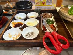 -围炉肉舍•炭烤活鳗•丹东海鲜烤肉(步行街店)