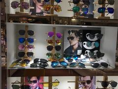 -宏宇眼镜蔡司依视路折扣店(兆佳眼镜城店)