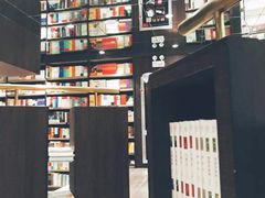 -钟书阁(群光广场店)