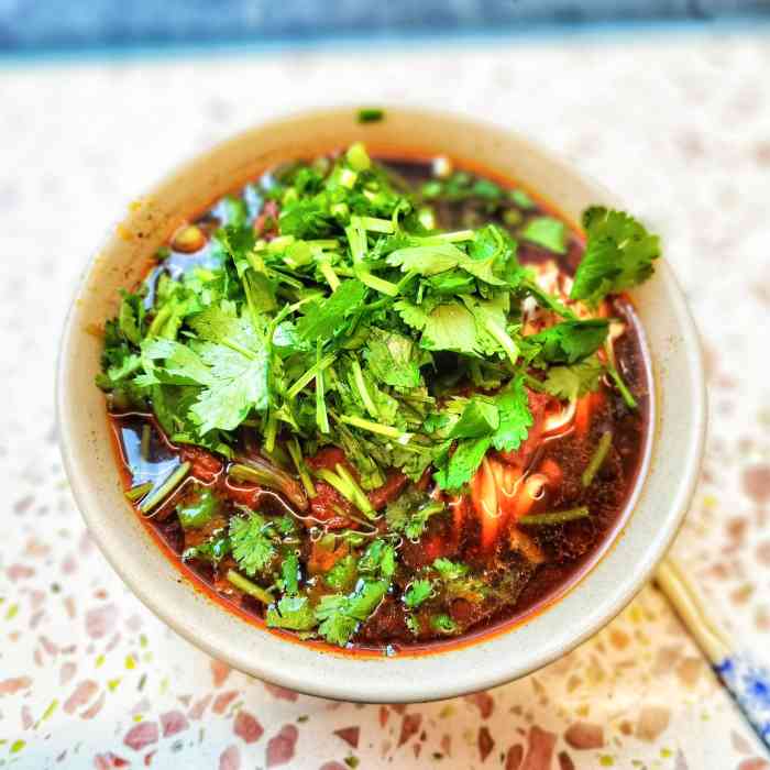 鹿鸣春特色牛肉粉面馆(江汉路店)-"鹿鸣村牛肉面太好吃了～环境: 店面