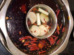 -茅草房·河畔园林火锅