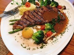 -Chom Cafe and Restaurant