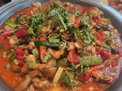 石锅牛蛙-老滇山寨•云南特色菜•地方菜•民族风情歌舞表演(金碧店)