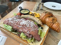 -Mark&Mars Restaurant