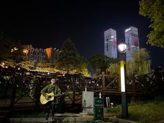 -凤凰路何眼镜香辣蟹(花果园店)