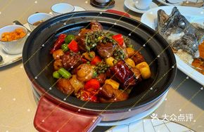 Fresh Flower Pepper and Autumn Sand Onion Stir-fried Beef Cubes