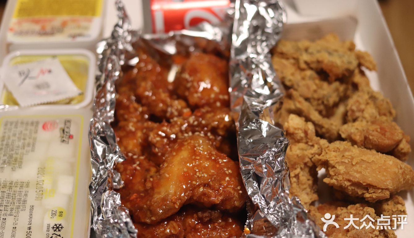 酒店前台帮忙定的炸鸡外卖 感觉韩国的炸鸡不用仔细挑牌