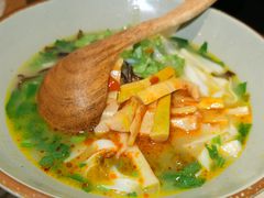 苗家酸笋面-百春原湖南牛肉粉(百联世纪店)