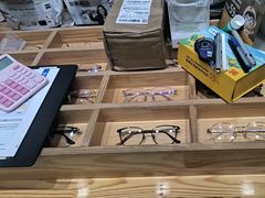 -豪门视光·星趣控·蔡司依视路眼镜代理商(中央大街店)