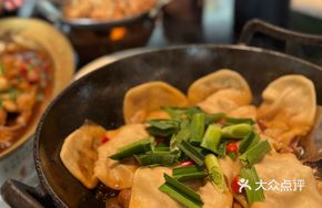 Stewed Chicken with Flatbread in Earthen Pot