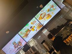 -麦当劳(上海虹桥站30B检票口楼上)