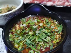 -果松木炭酸菜铜火锅·外婆参鸡汤