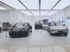 -小鹏汽车(北京龙湖长楹天街销售中心)