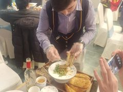 牛骨髓配烤馕-乡村馕坑肉·烧烤·新疆菜·本地人更爱吃(阿勒泰首店)