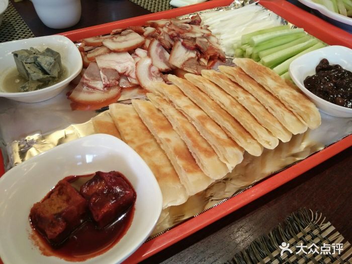 唐宋府·花园酒楼(梅江旗舰店)猪头肉卷大饼图片