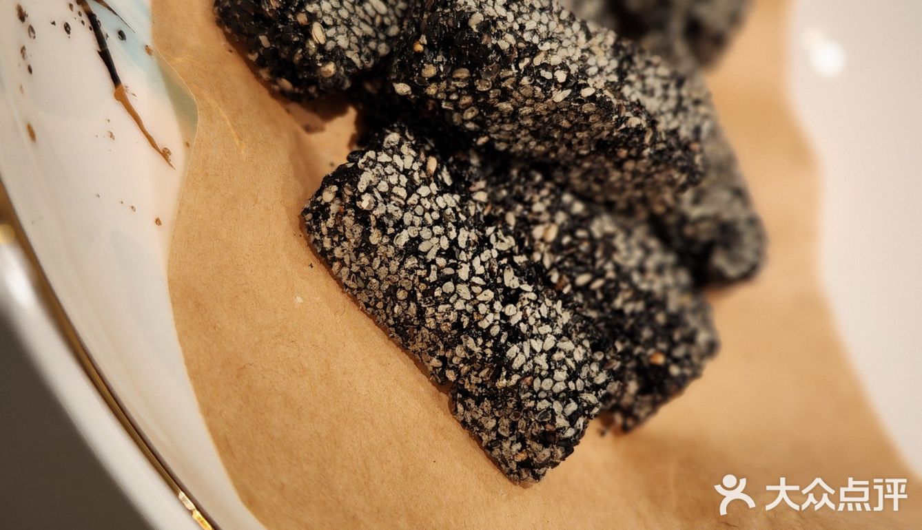 距离网红景点 “武康大楼”很近 忘了在武汉叫什么楼了