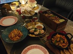 泰式黄咖喱牛腩配葱油饼-Hi City·城市之巅