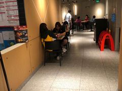 大堂-麦当劳(中山公园龙之梦店)