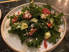 大地羽衣甘蓝牛油果沙拉-The Rug Cafe(王府中环店)
