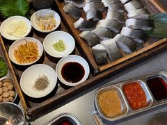 -围炉肉舍•炭烤活鳗•丹东海鲜烤肉(步行街店)