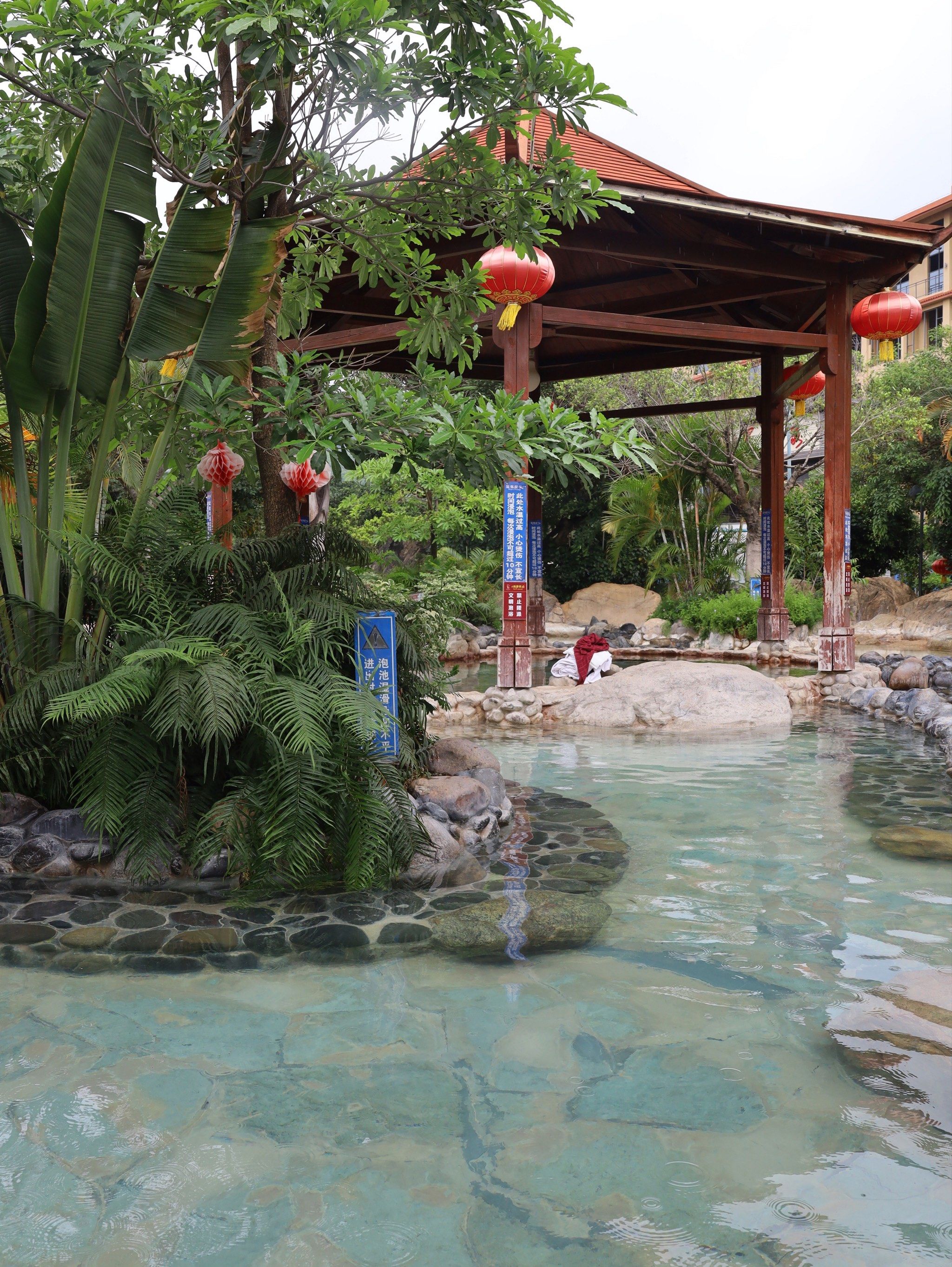 原来弥勒本地人都在这儿泡天然温泉7615