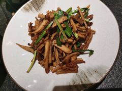 盐焗菌菇-丝路金桃·新疆菜(徐汇店)