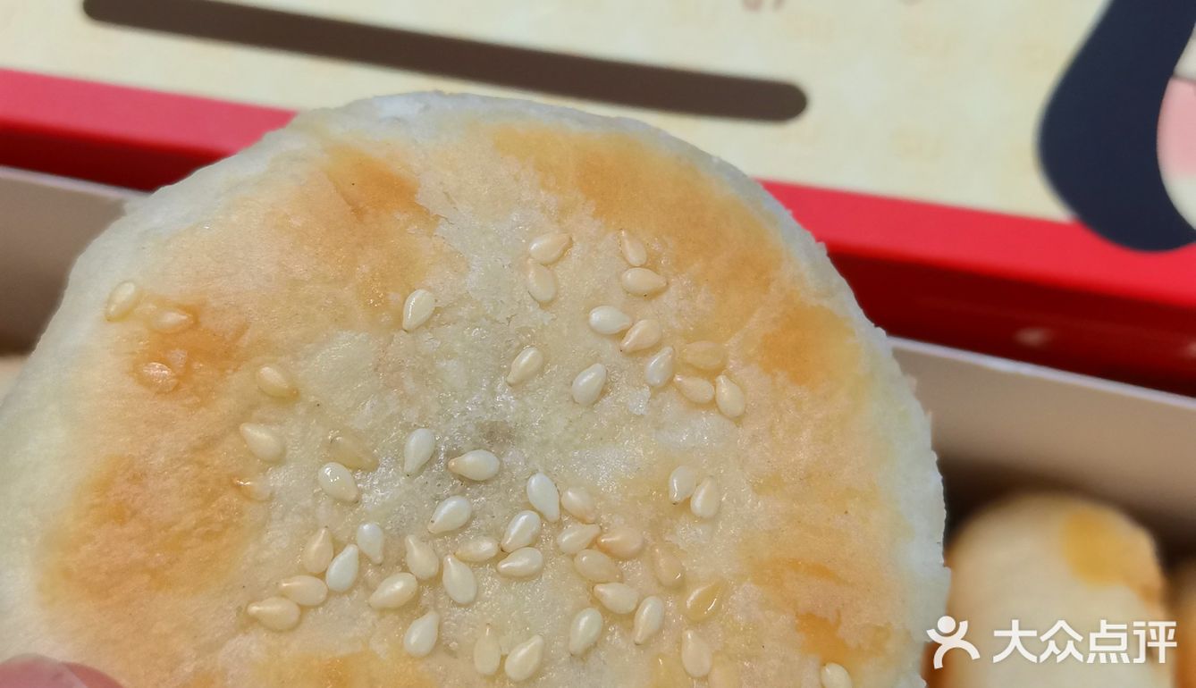 皮比馅儿要让人满意，非常酥层次很多！但是馅儿很少很薄一层..