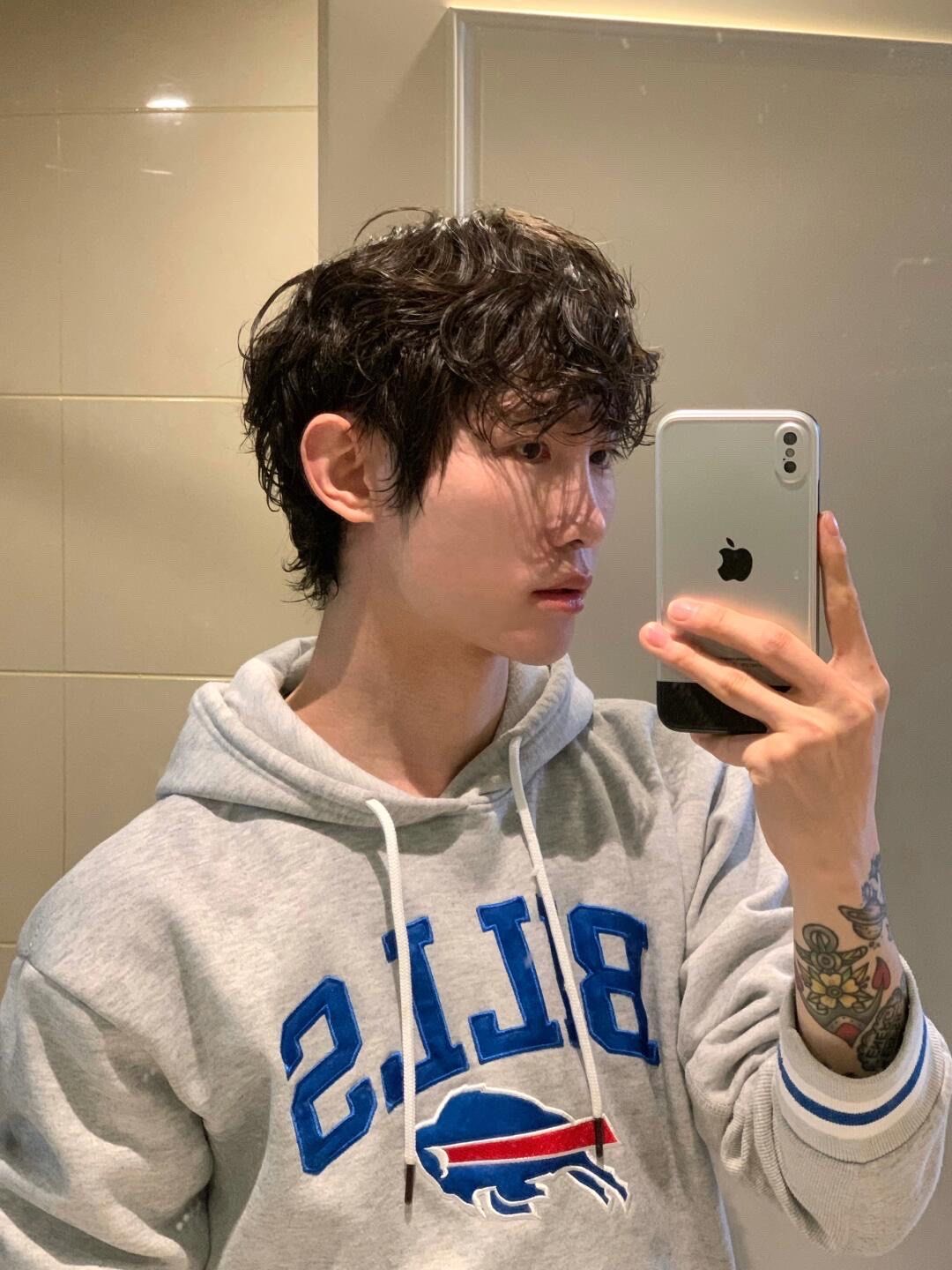 中分发型超帅气