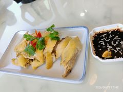 白斩鸡-品鲜村农家菜·阳澄湖大闸蟹(总店)