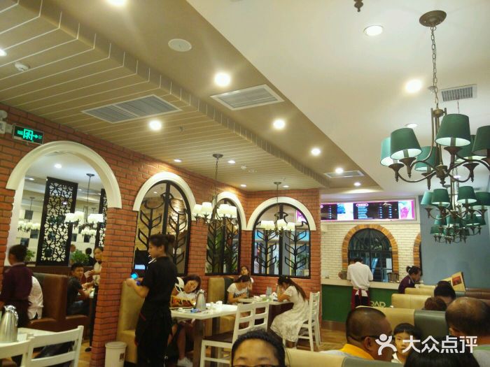 闫府私房菜(经四路万达店)大堂图片