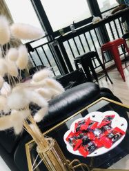 -潮店·虞妃妮轻奢美甲美睫馆